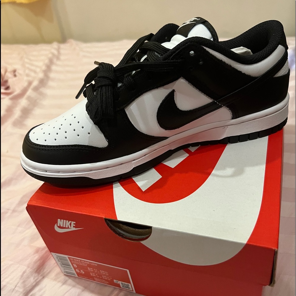Nike dunk low 8 W 6 .5 M
